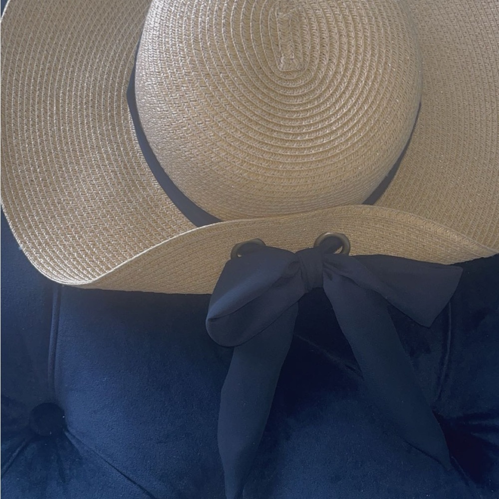 Nine West Tan and Black Sun Hat